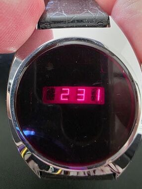 VTG NS National Semiconductor Red LED Digital 35mm Watch Works